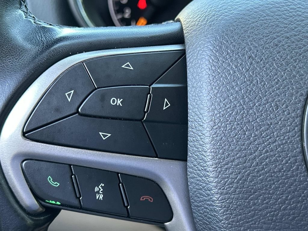 Used 2021 Jeep Grand Cherokee Laredo RWD image 27