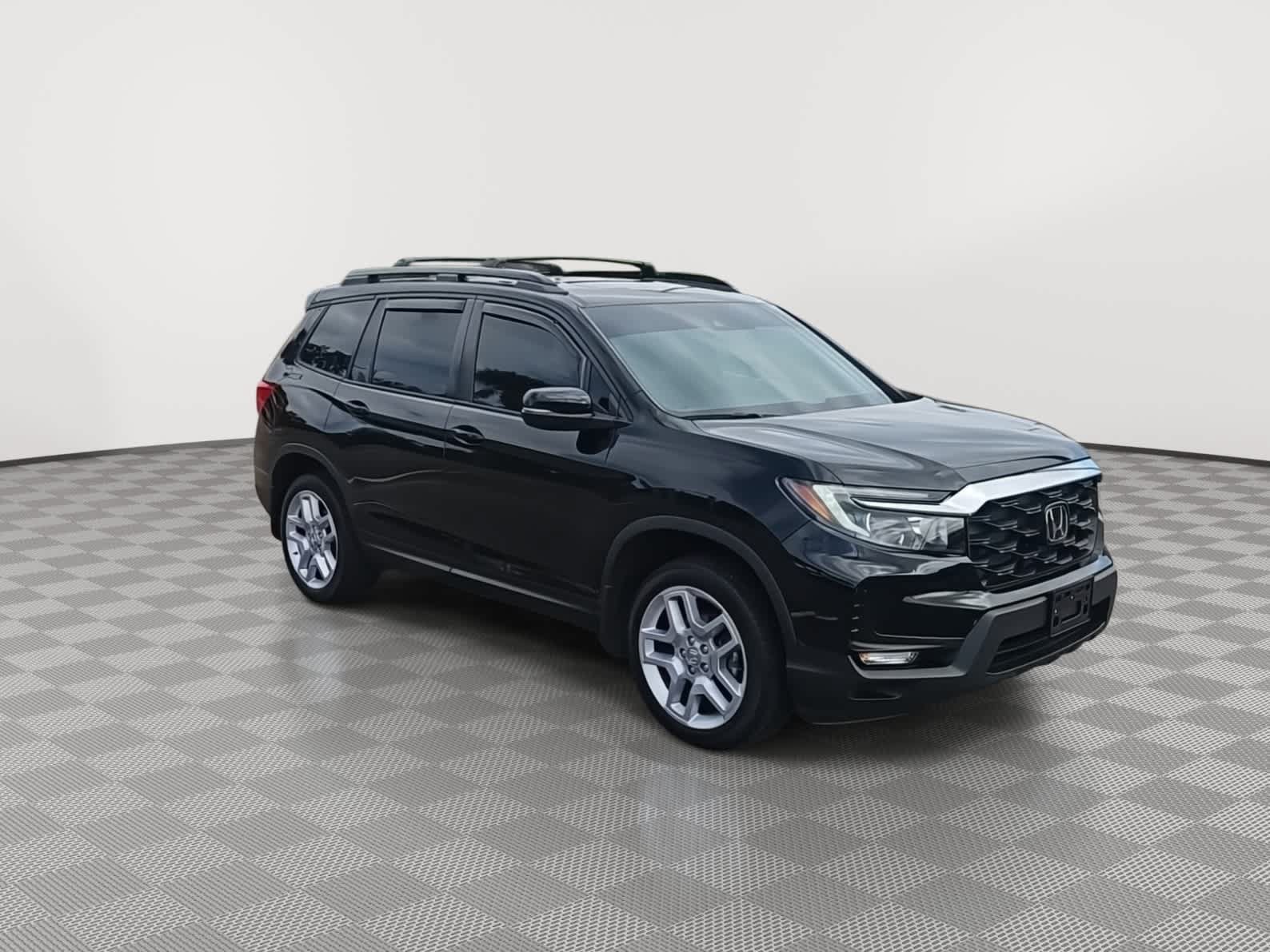 Used 2025 Honda Passport EX-L image 2