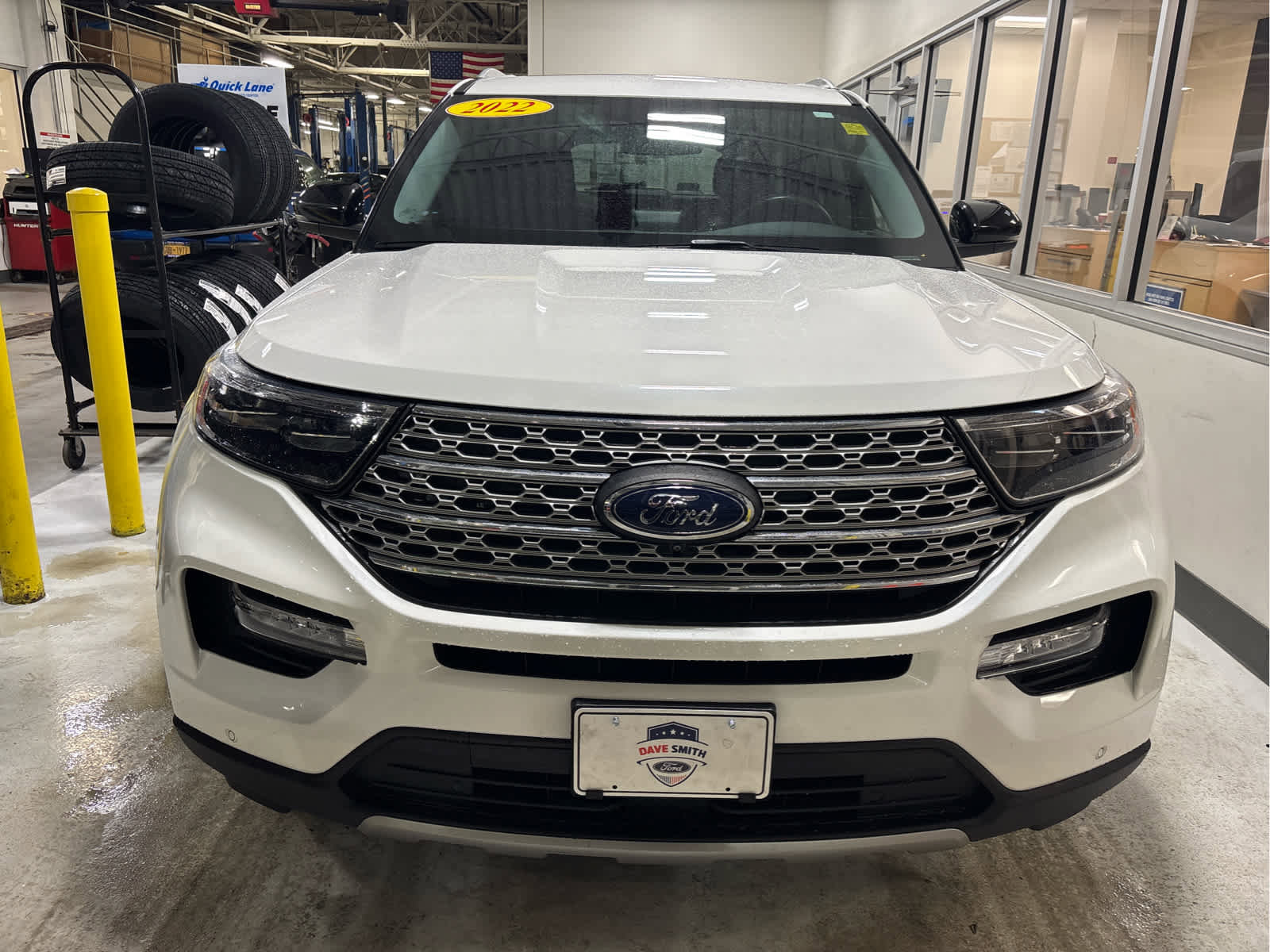 Used 2022 Ford Explorer Limited w/ Limited Technology Package image 2