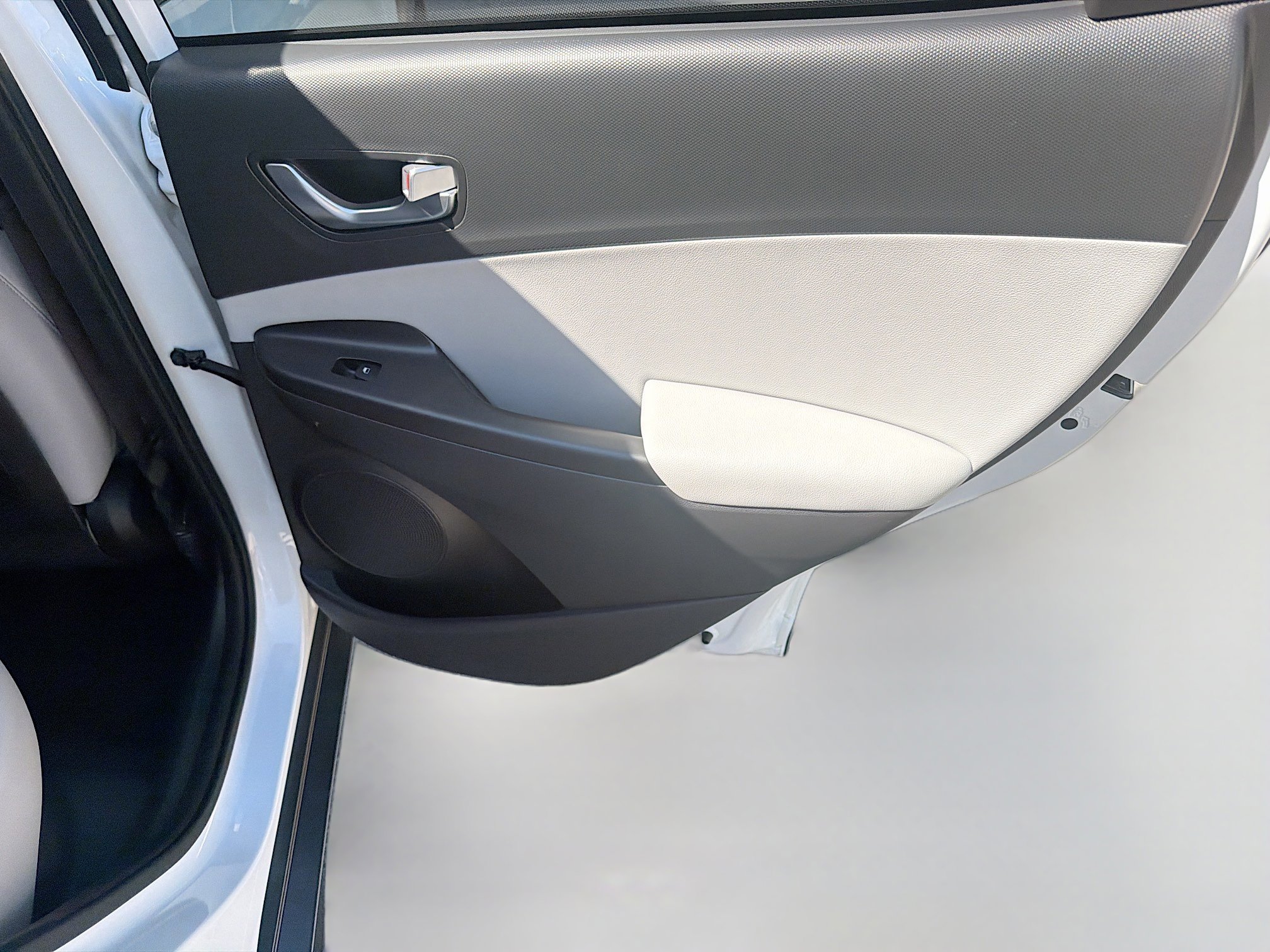 Used 2022 Hyundai Kona Limited FWD image 27