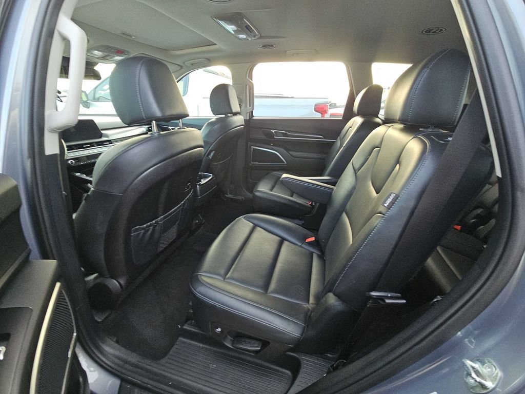Used 2025 Kia Telluride S image 6