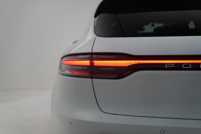 Certified 2026 Porsche Macan AWD/4WD image 15