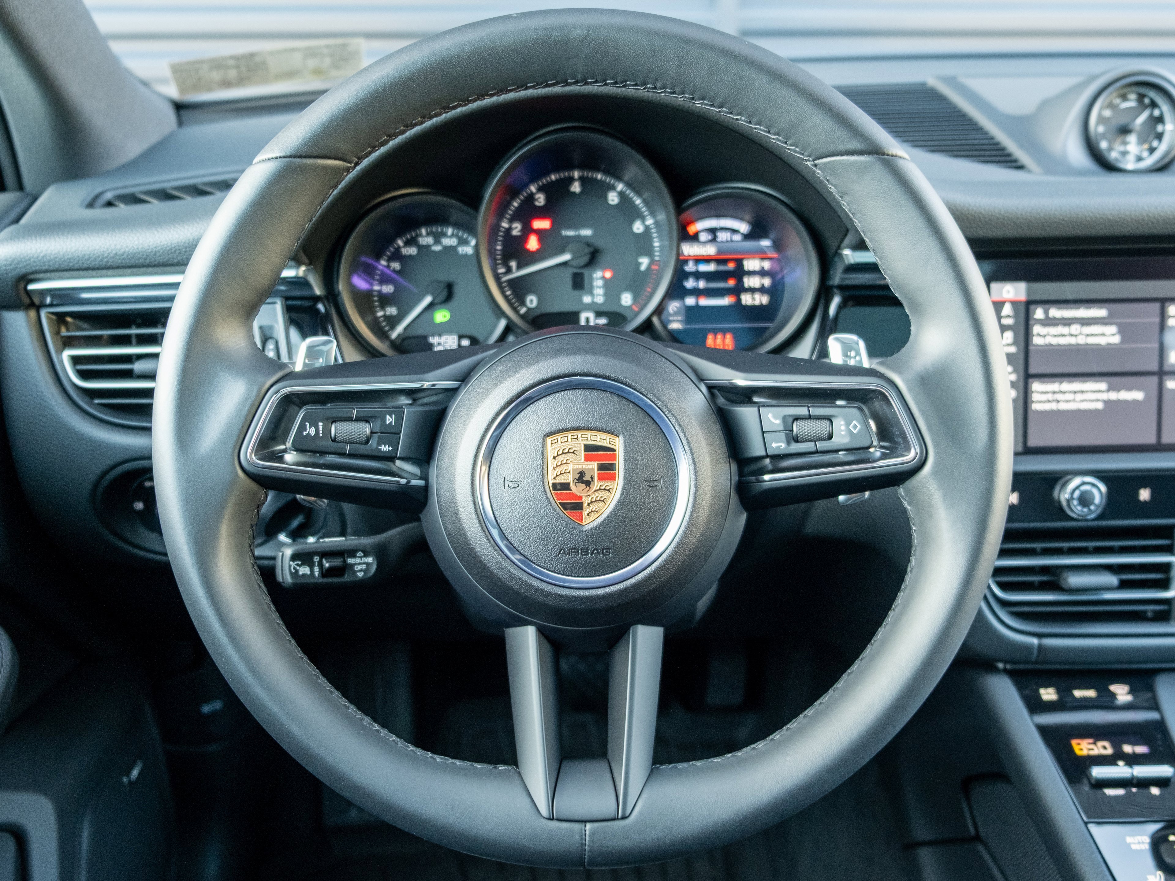 Certified 2025 Porsche Macan image 6