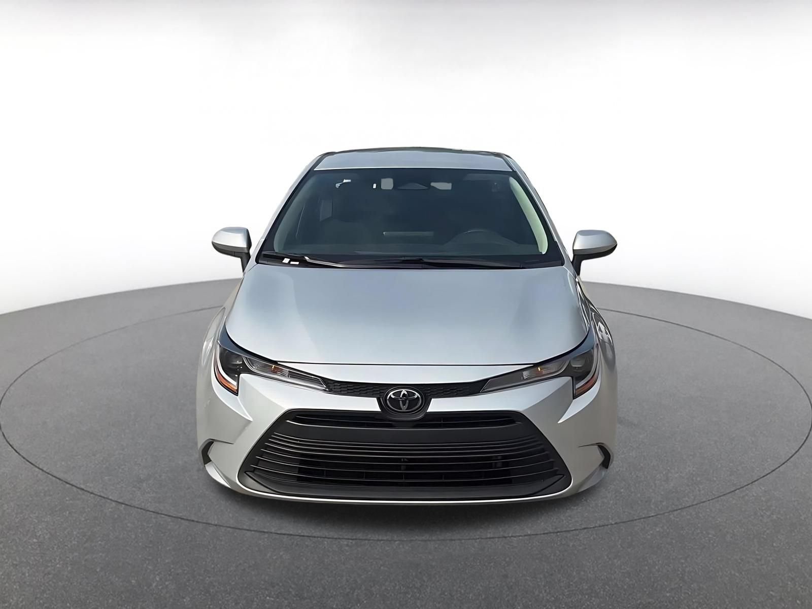 Used 2025 Toyota Corolla LE FWD image 4