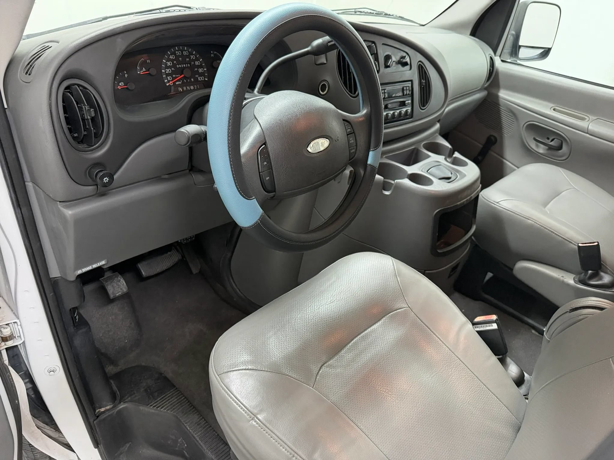 Used 2003 Ford E-350 and Econoline 350 XL RWD image 52
