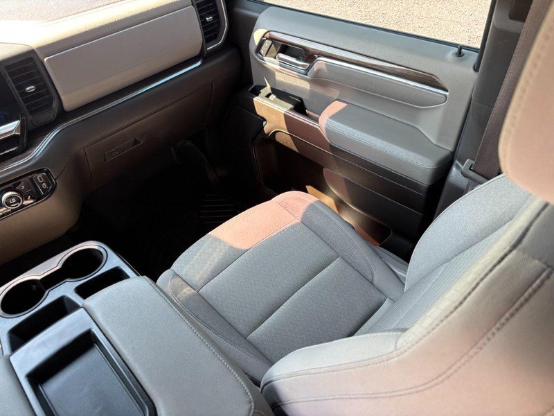 Used 2023 Chevrolet Silverado 1500 LT AWD/4WD image 16