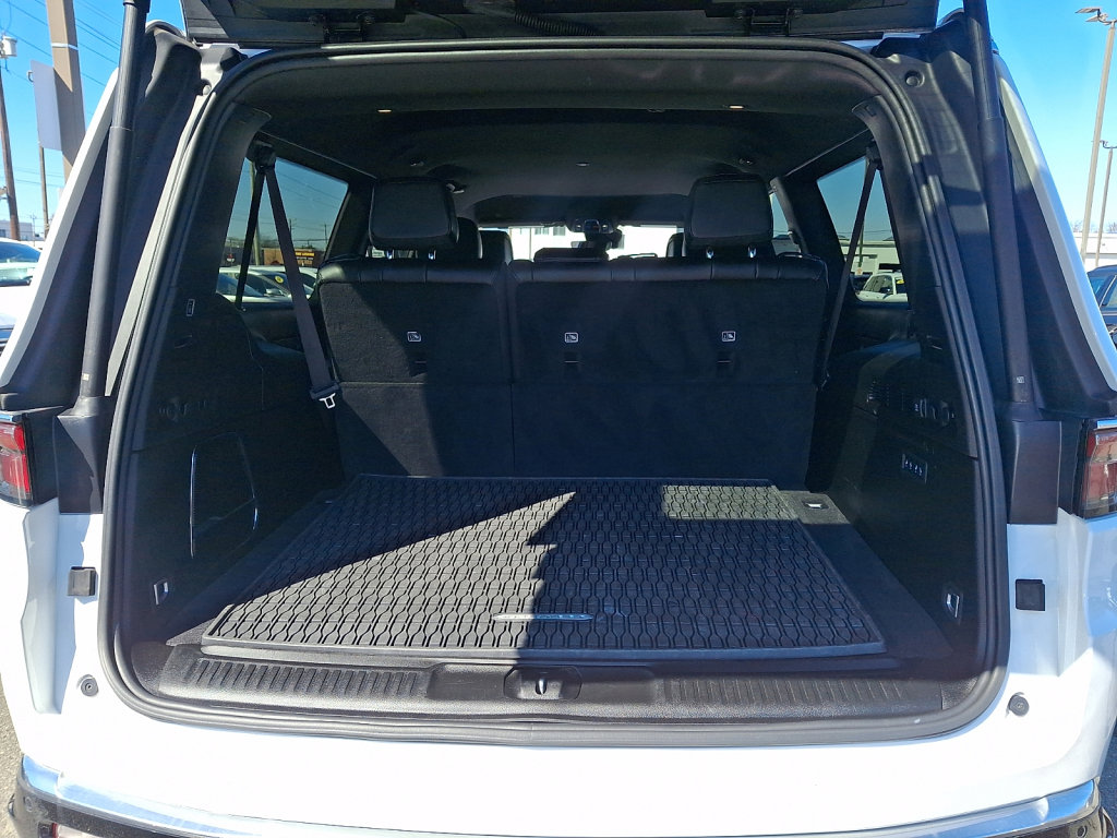 Used 2024 Jeep Wagoneer L Series III w/ Flexible Seating Group image 18