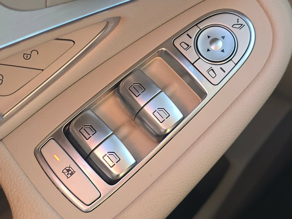Used 2020 Mercedes-Benz GLC 300 4MATIC image 27