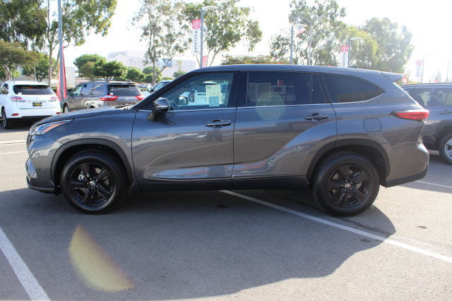 Used 2022 Toyota Highlander LE FWD image 7