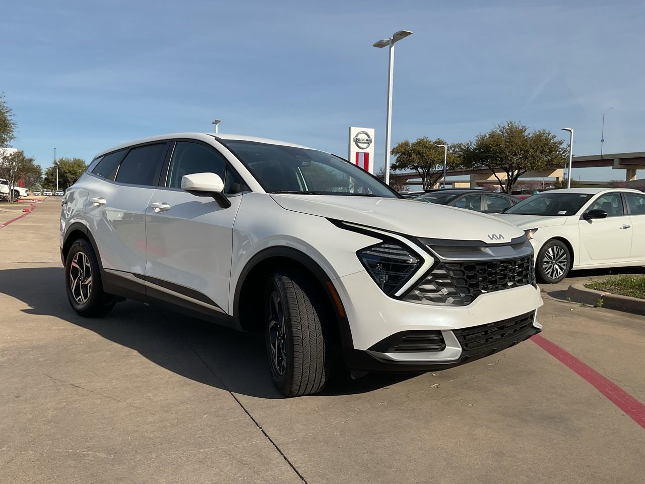 Used 2025 Kia Sportage LX image 6