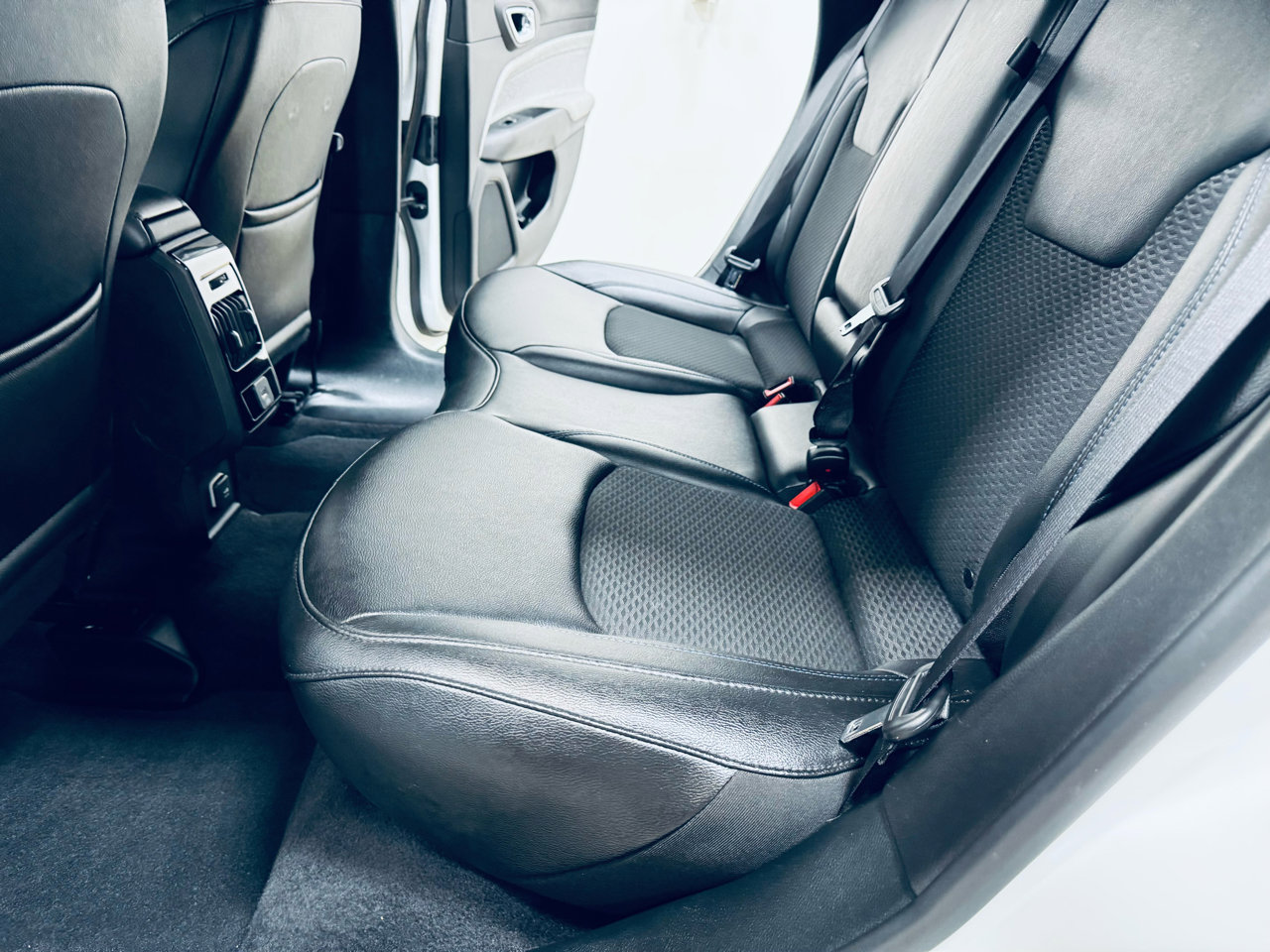 Used 2024 Jeep Compass Latitude image 33