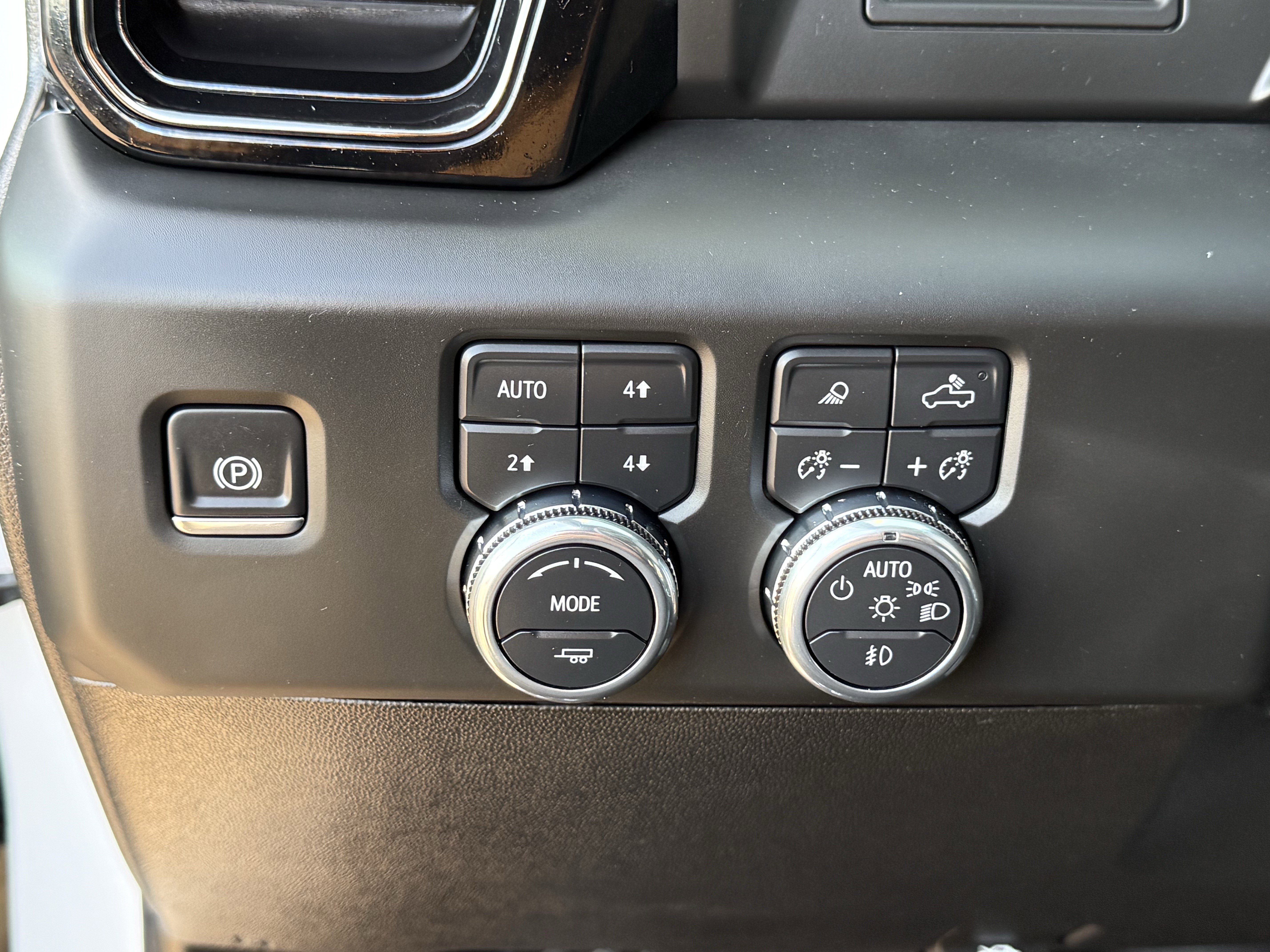 Used 2025 GMC Sierra 2500 AT4 image 21