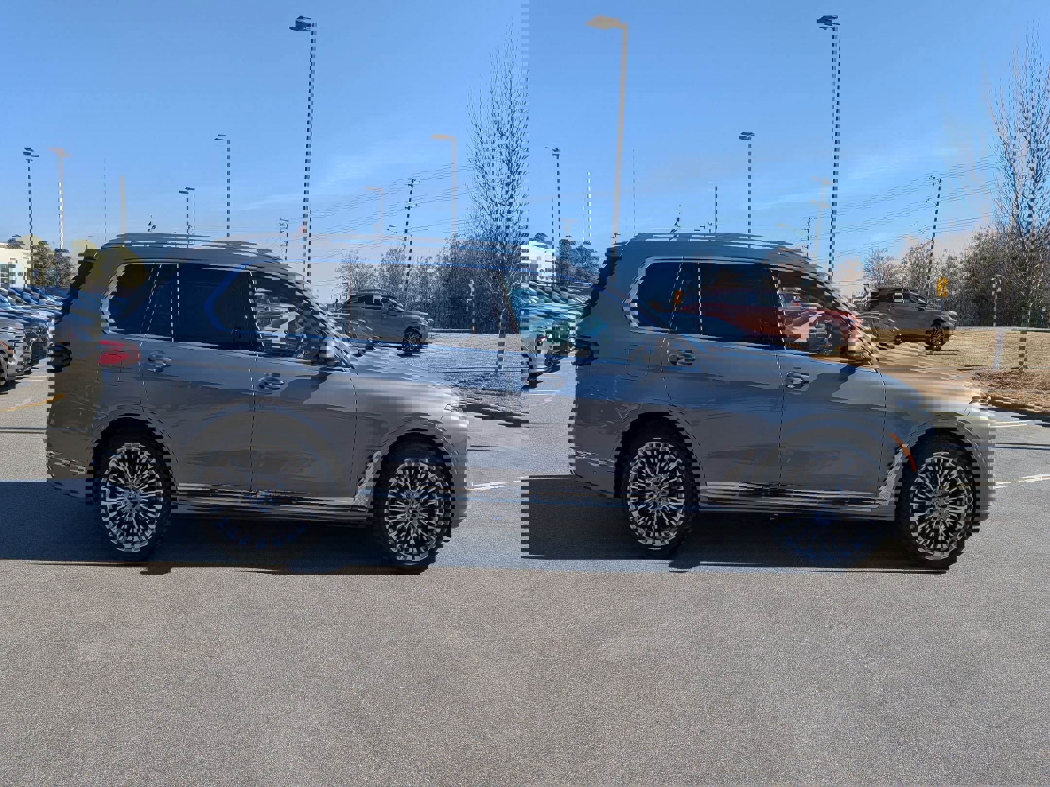Used 2023 BMW X7 xDrive40i w/ Executive Package image 2