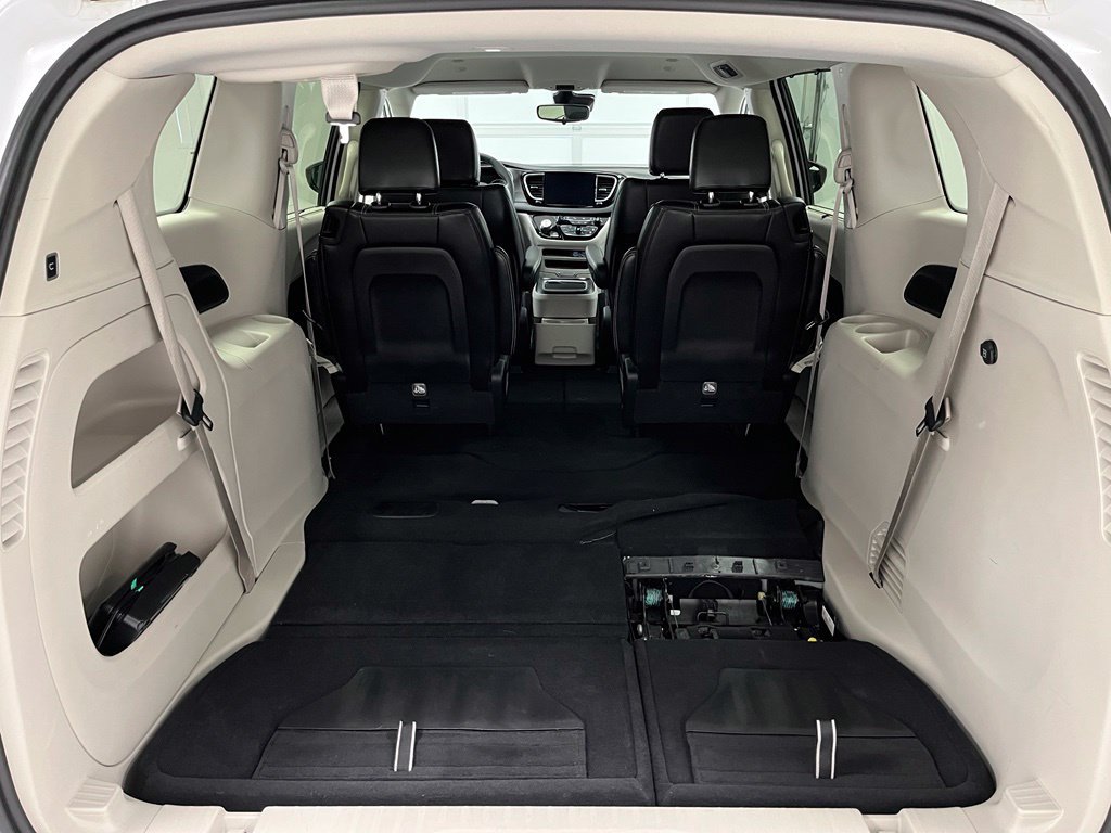 Used 2024 Chrysler Pacifica Touring-L FWD image 50