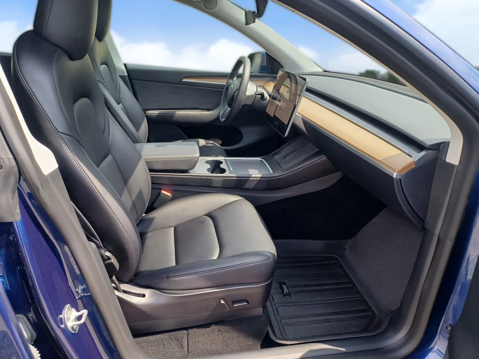 Used 2023 Tesla Model Y AWD image 17