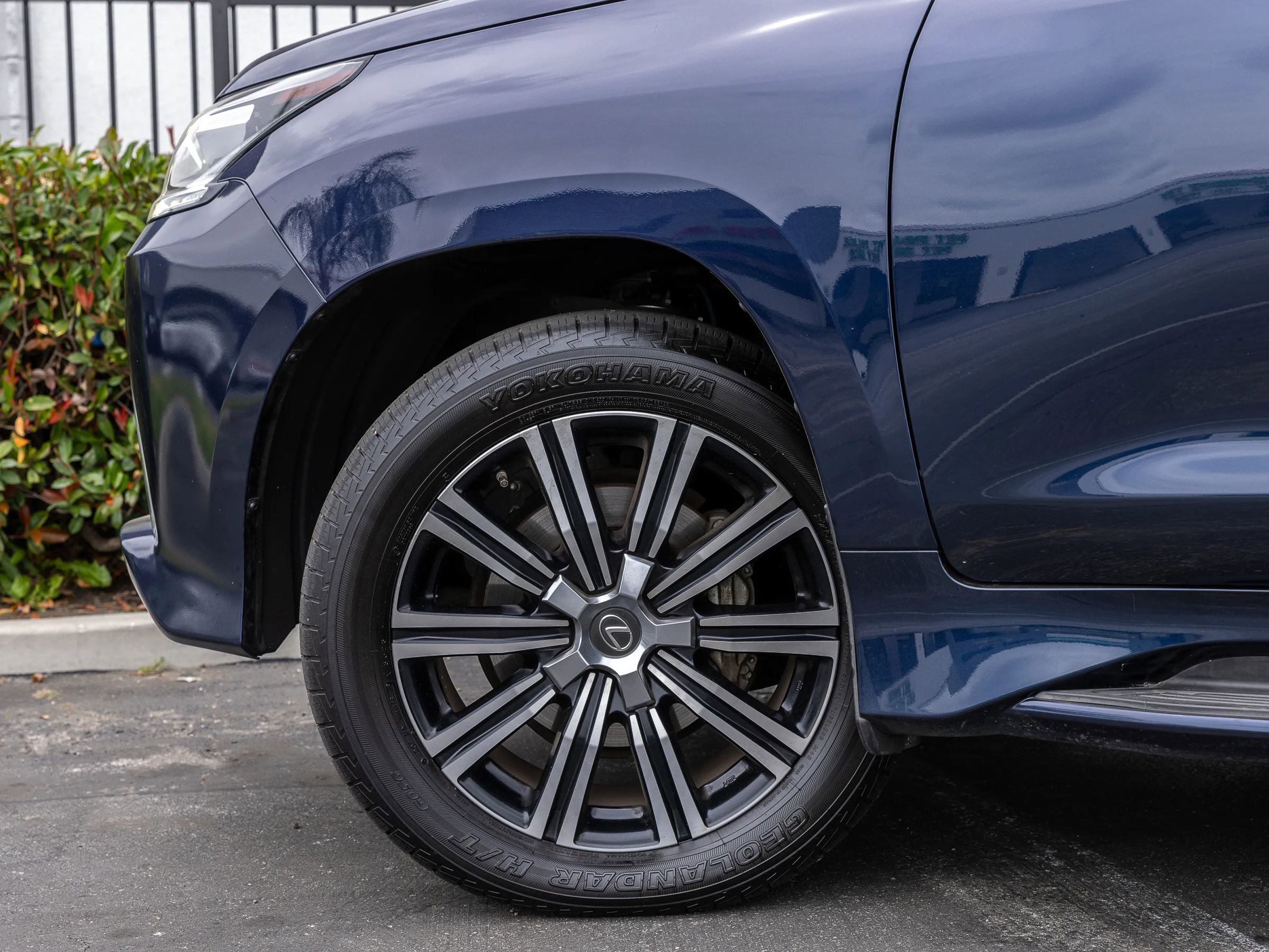 Used 2021 Lexus LX 570 4WD w/ Luxury Package image 37