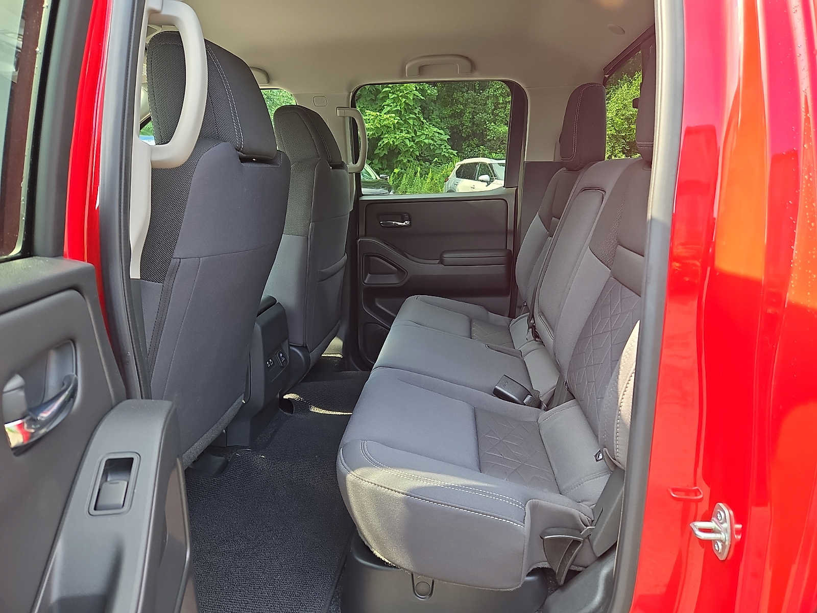 Used 2025 Nissan Frontier SV w/ SV Convenience Package AWD/4WD image 10