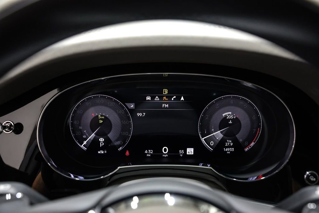 Used 2022 Bentley Bentayga image 45
