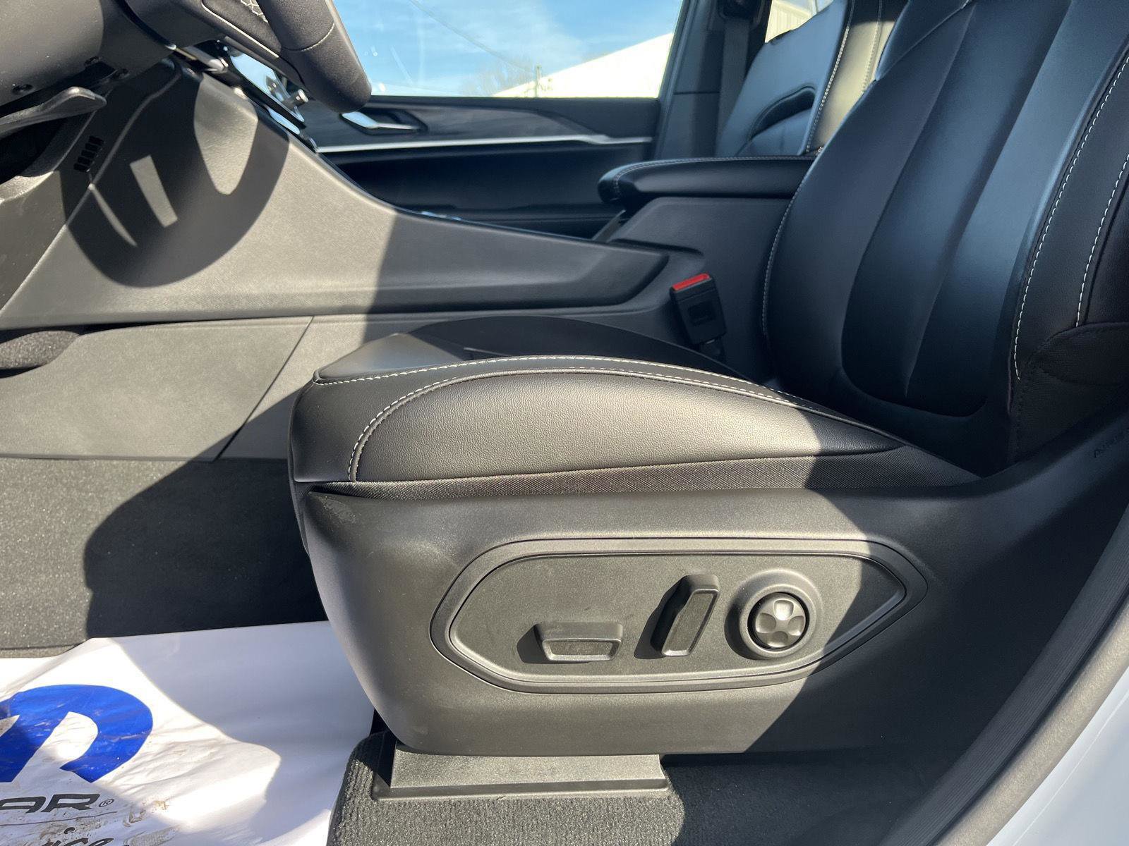 New 2026 Jeep Grand Cherokee L Limited w/ Limited Altitude Package image 13