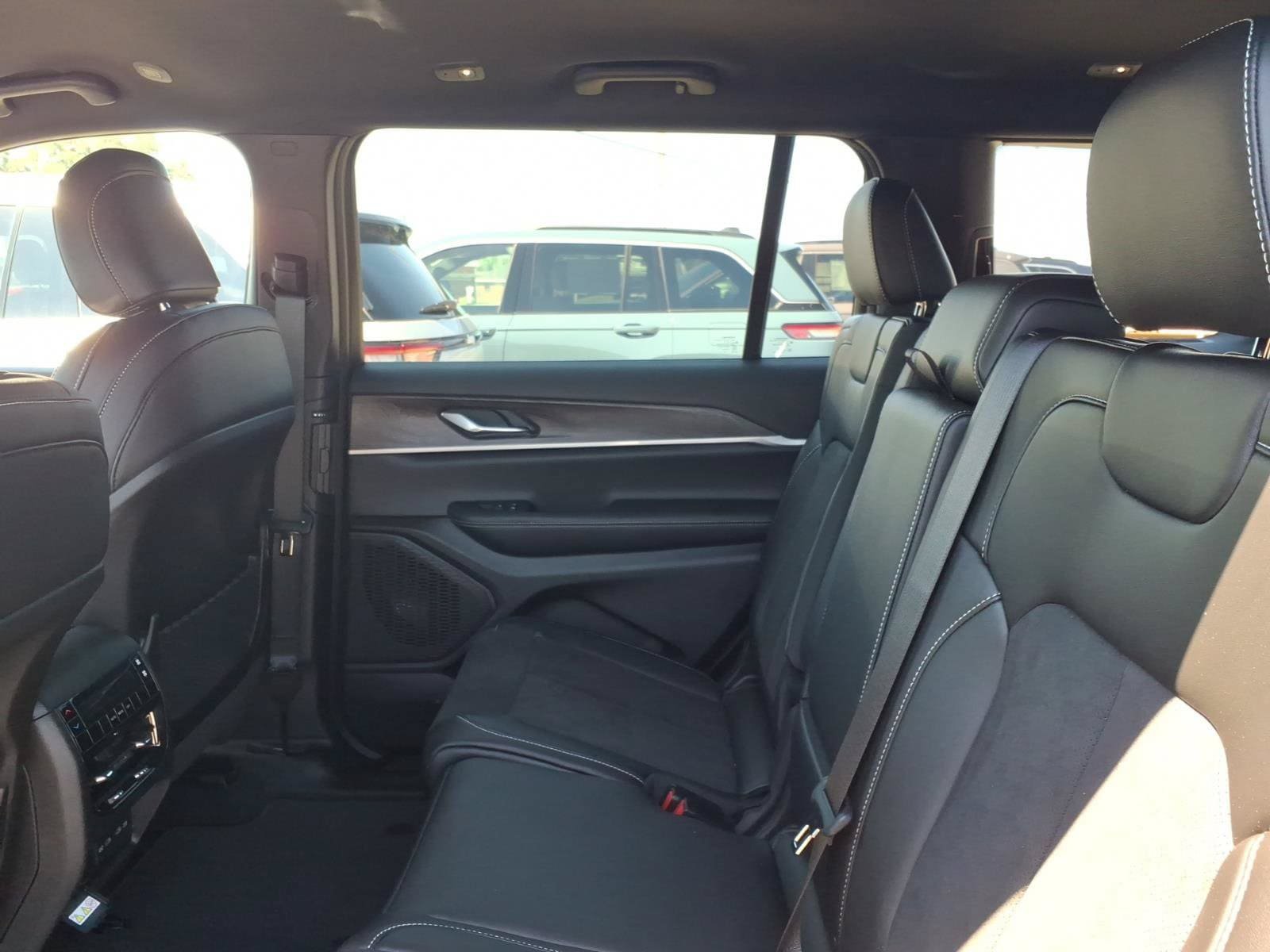 New 2026 Jeep Grand Cherokee L 4WD image 7
