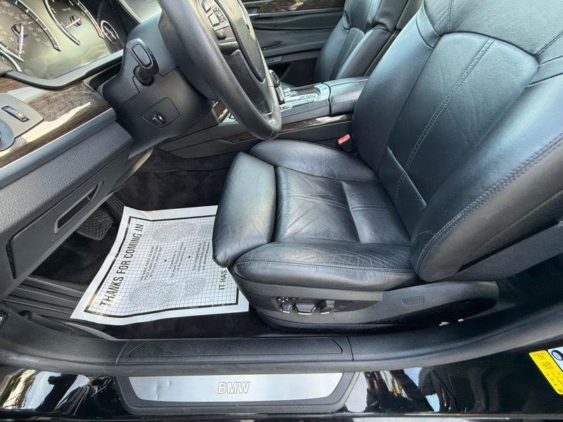 Used 2009 BMW 750i RWD image 31