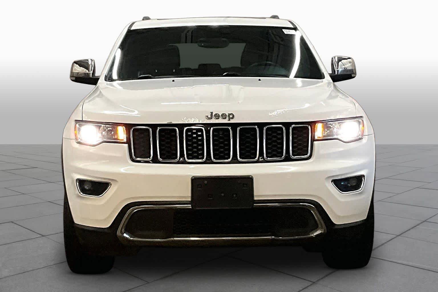 Used 2017 Jeep Grand Cherokee Limited AWD/4WD image 4