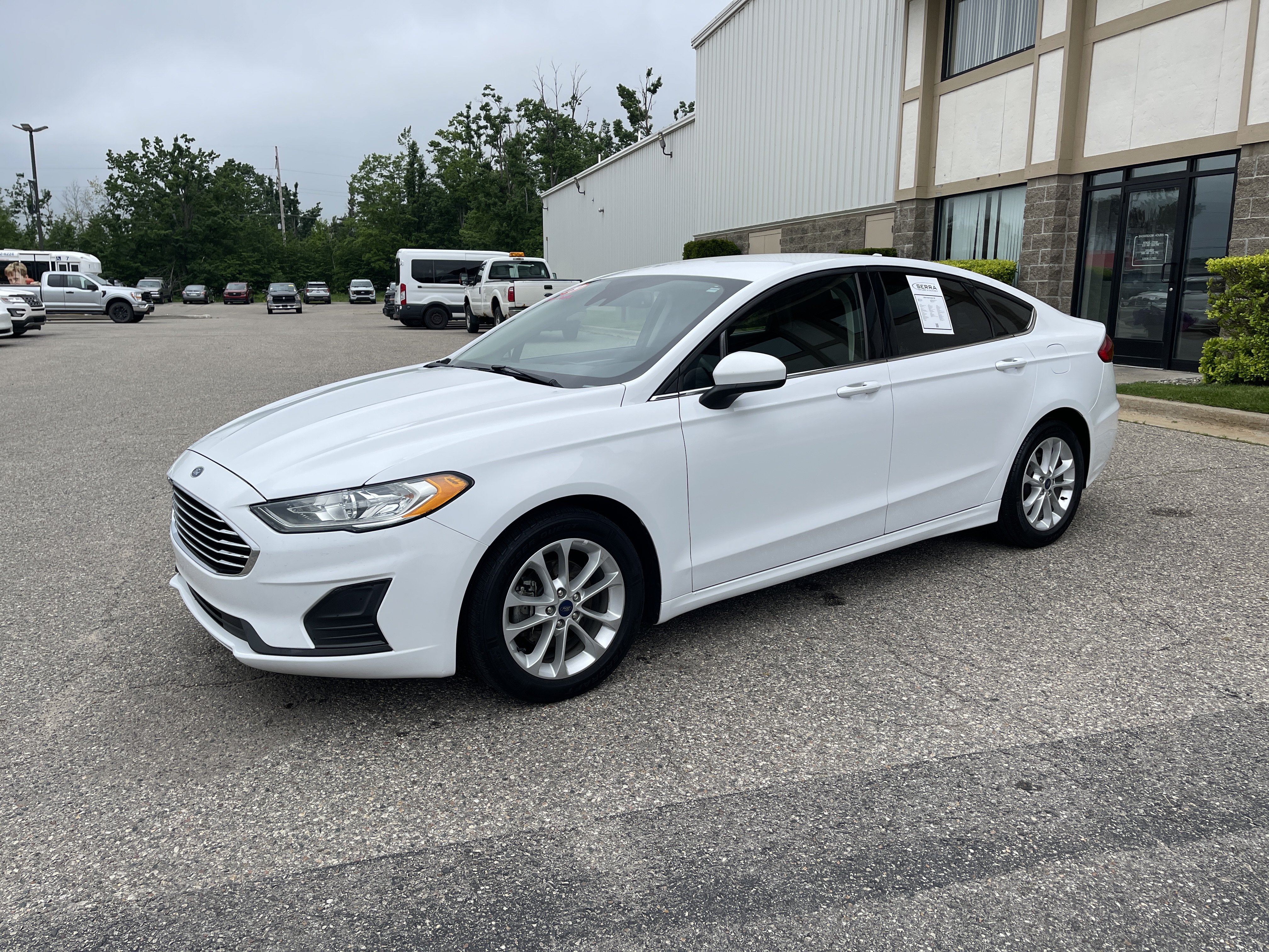 Used 2019 Ford Fusion SE FWD image 4