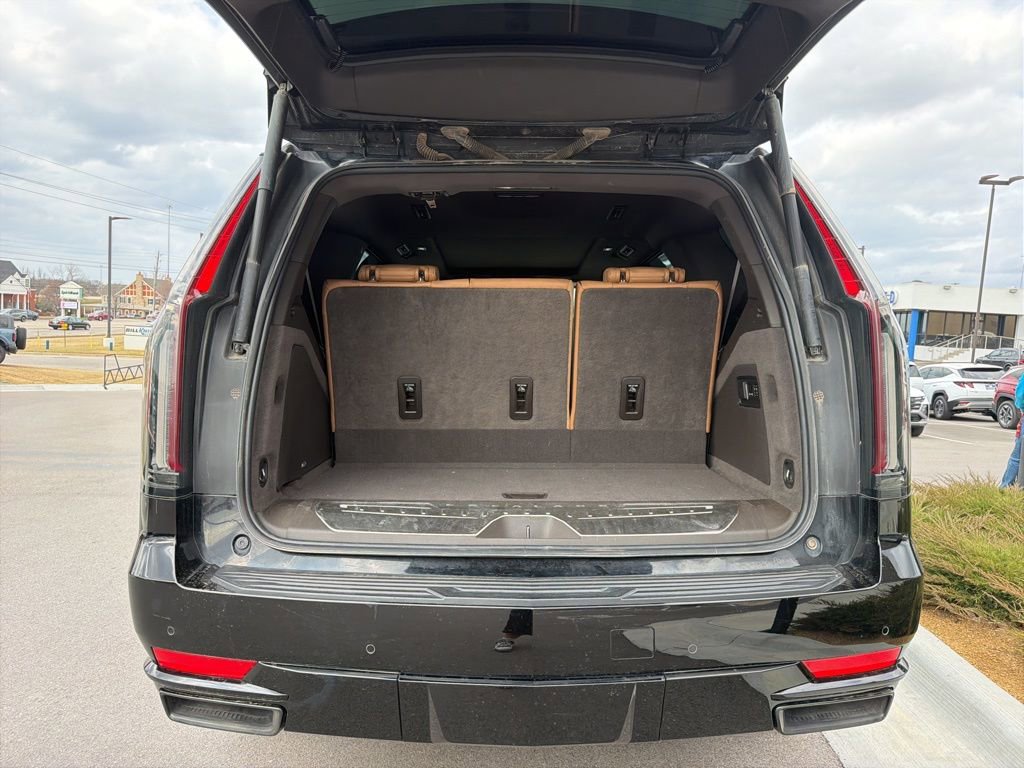 Used 2021 Cadillac Escalade Sport w/ LPO, Illumination Package image 11