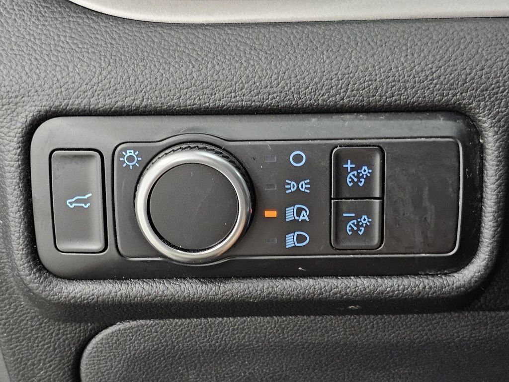Used 2023 Ford Explorer XLT AWD/4WD image 31