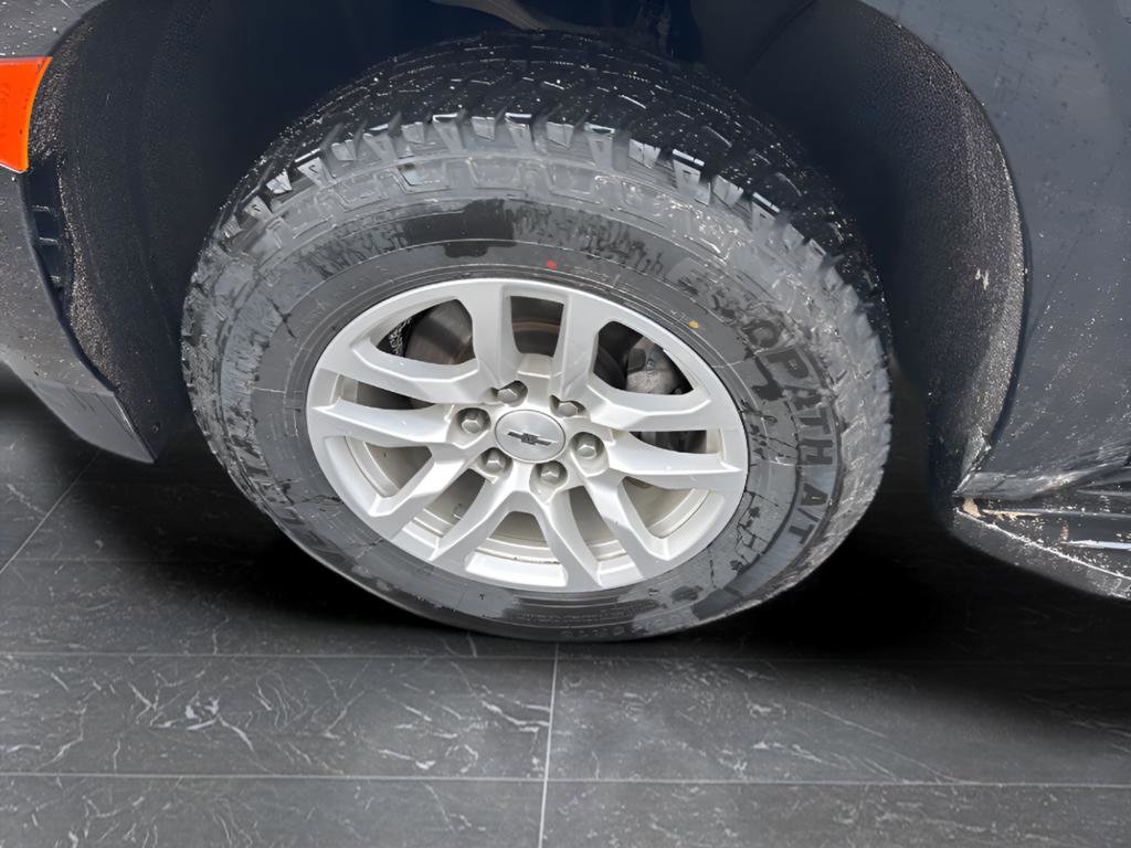 Certified 2023 Chevrolet Suburban LT image 11