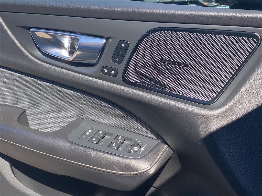 Used 2019 Volvo S60 T6 R-Design image 17