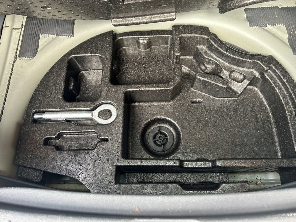 Used 2019 Chevrolet Bolt LT FWD image 21