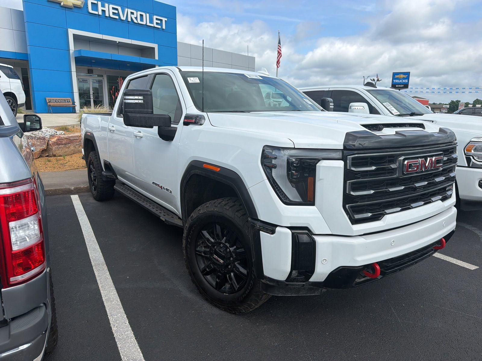Used 2025 GMC Sierra 2500 AT4 AWD/4WD image 1
