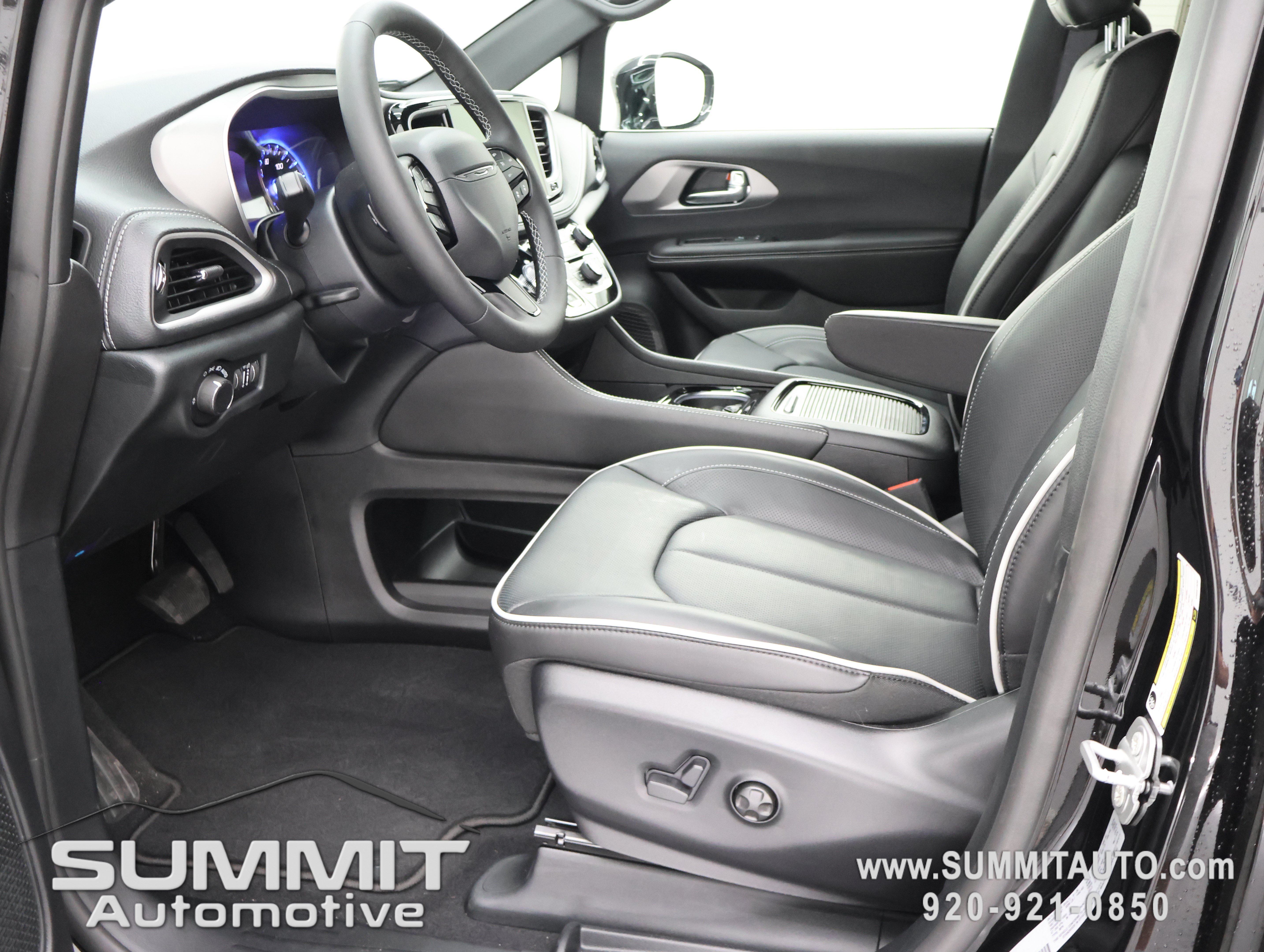 New 2027 Chrysler Pacifica Limited AWD/4WD image 8