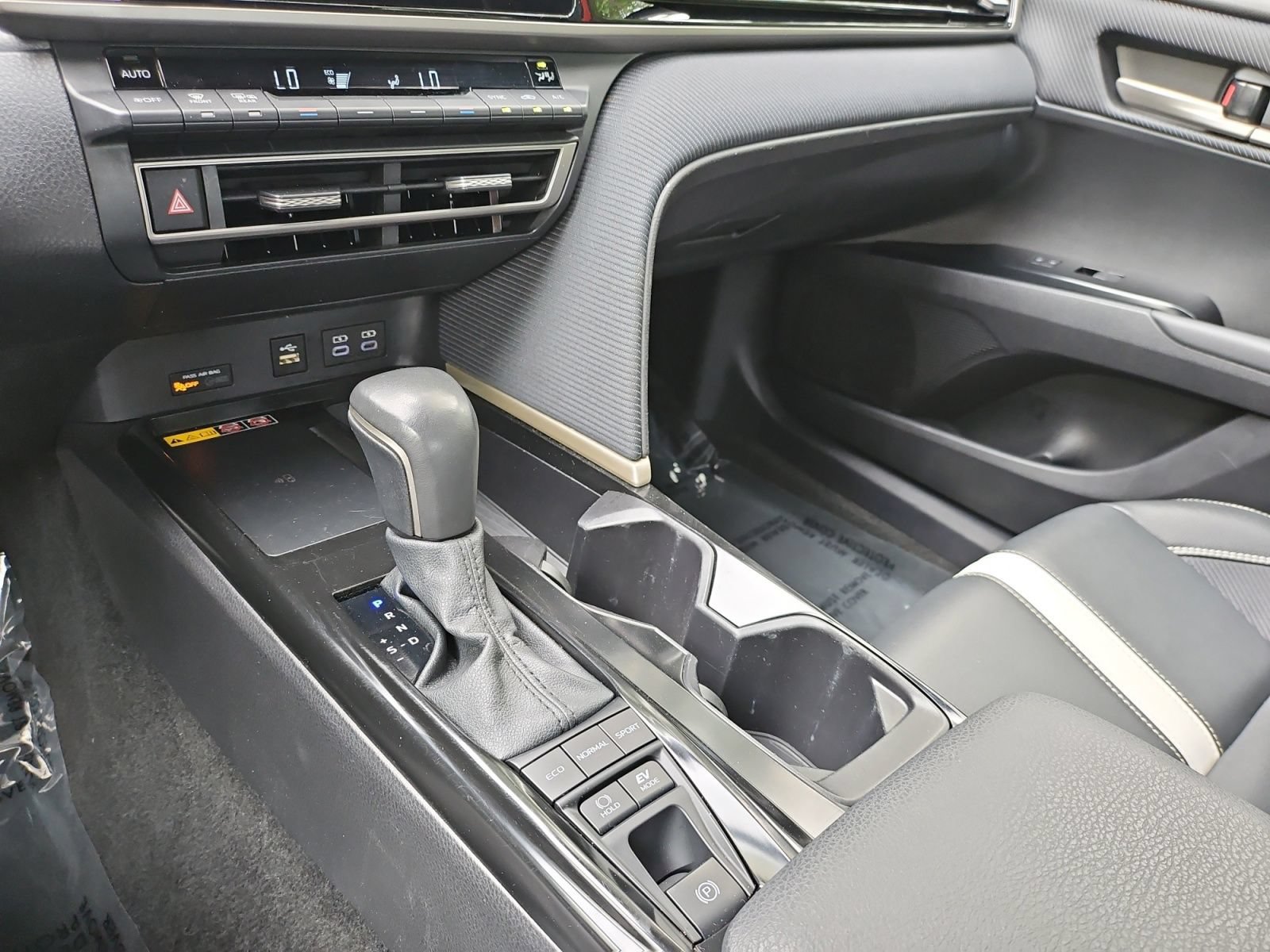 Used 2025 Toyota Camry SE FWD image 24