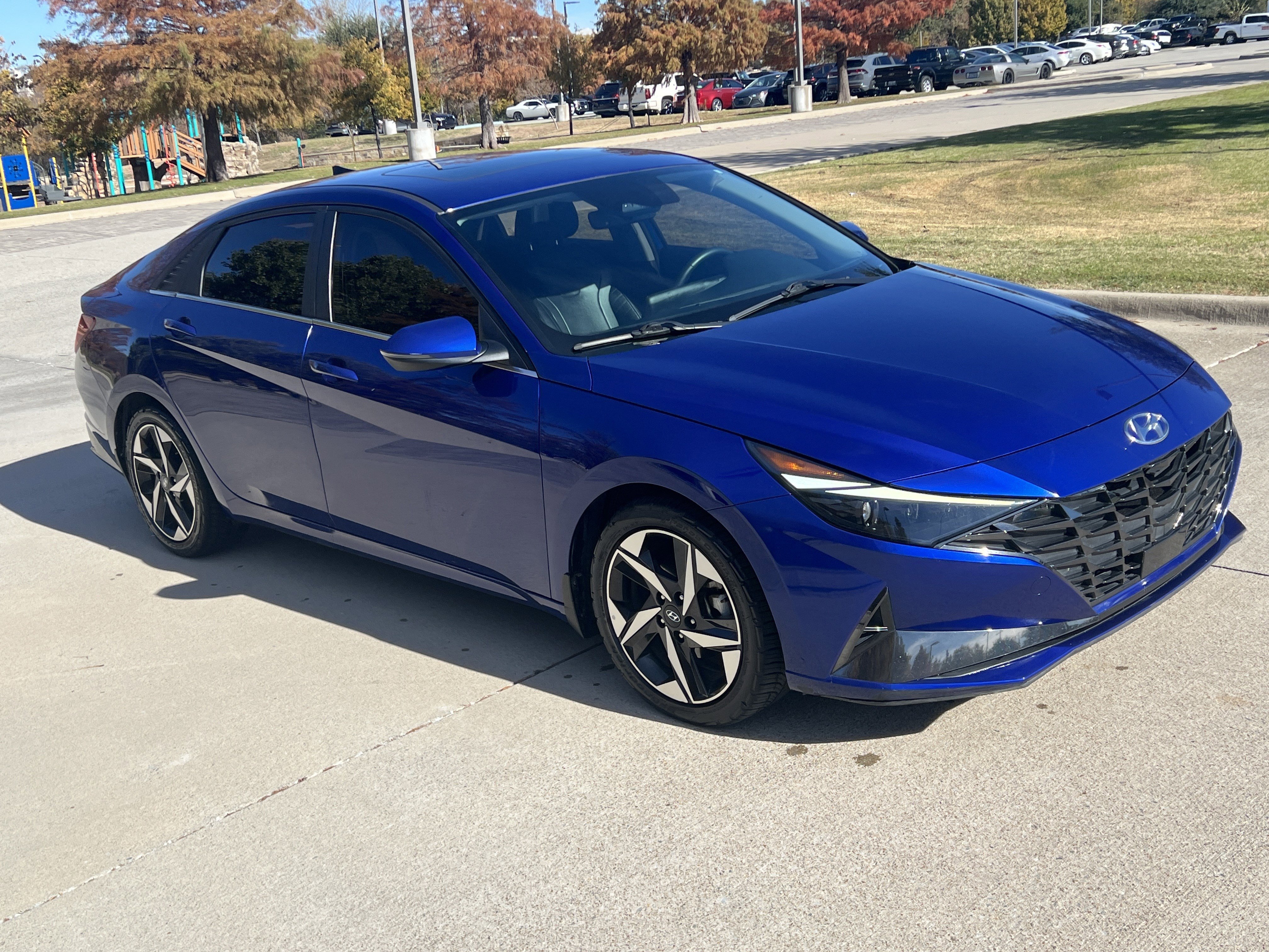 Used 2022 Hyundai Elantra Limited image 2