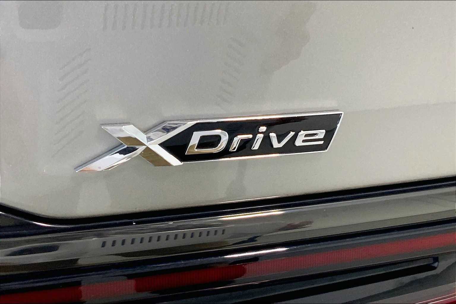 Used 2021 BMW 750i xDrive w/ Autobahn Package AWD/4WD image 11