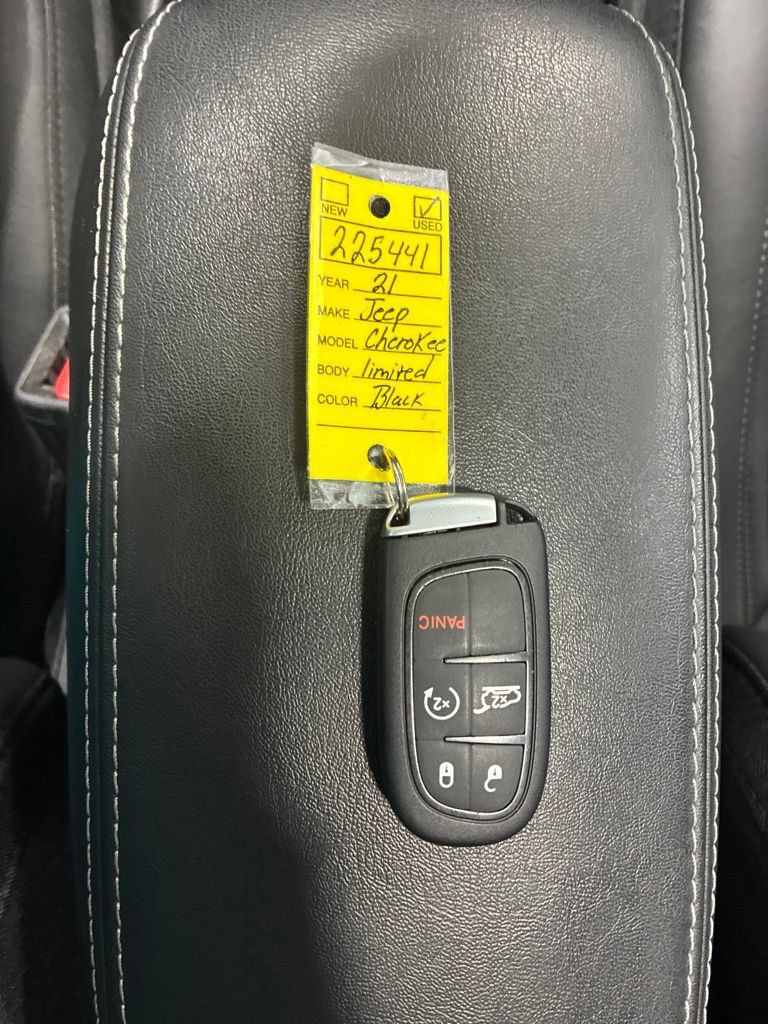 Used 2021 Jeep Cherokee Limited AWD/4WD image 20