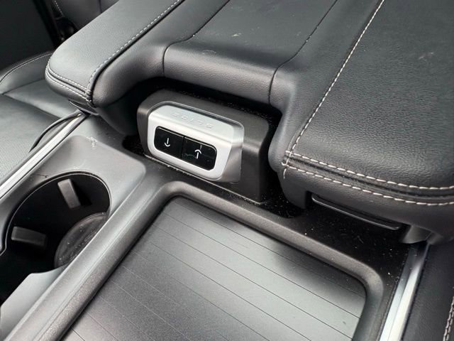 Used 2025 Ford Expedition Platinum image 38