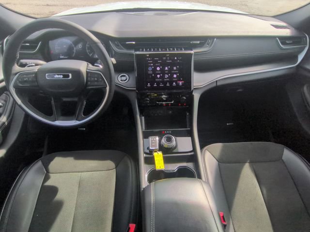 Used 2025 Jeep Grand Cherokee L Laredo image 23