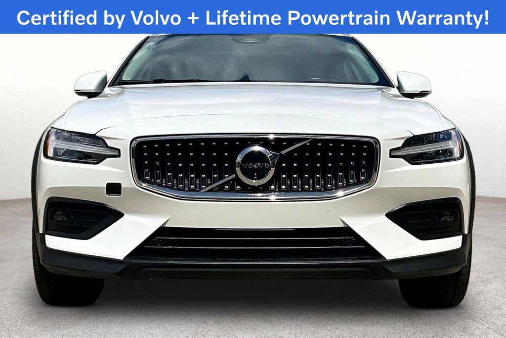 Used 2025 Volvo V60 B5 Cross Country Plus image 6