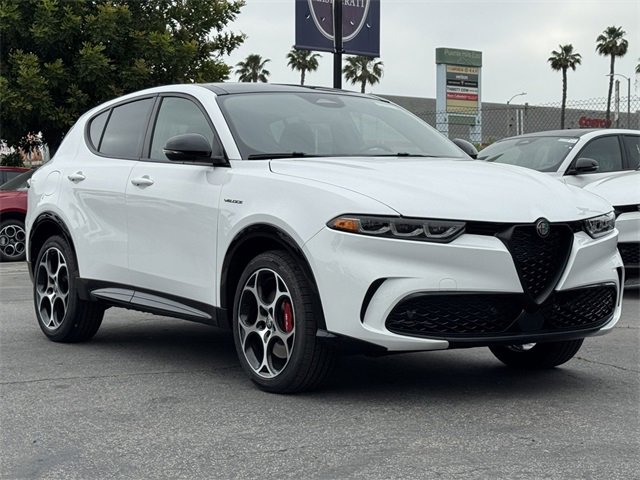 New 2025 Alfa Romeo Tonale w/ Premium Package image 1