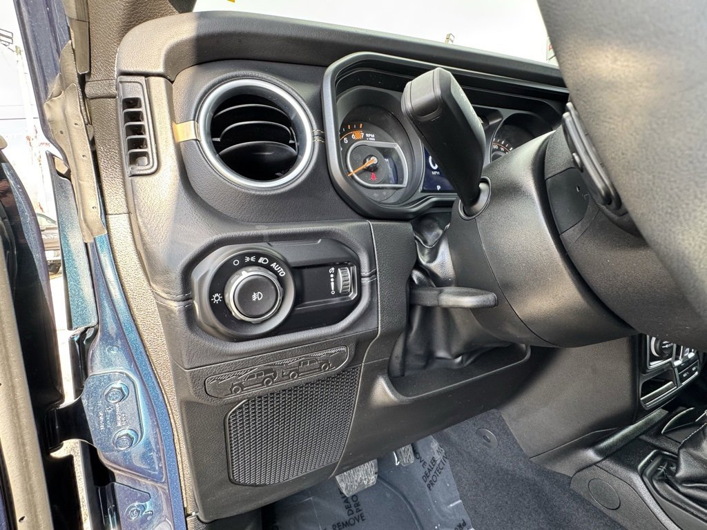 Used 2025 Jeep Wrangler Sahara w/ Safety Group image 25