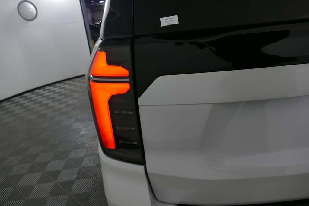 Used 2025 Chevrolet Tahoe High Country w/ Sun And Tow Package AWD/4WD image 32