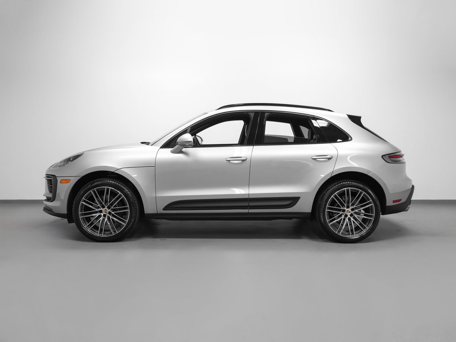 Certified 2026 Porsche Macan image 2