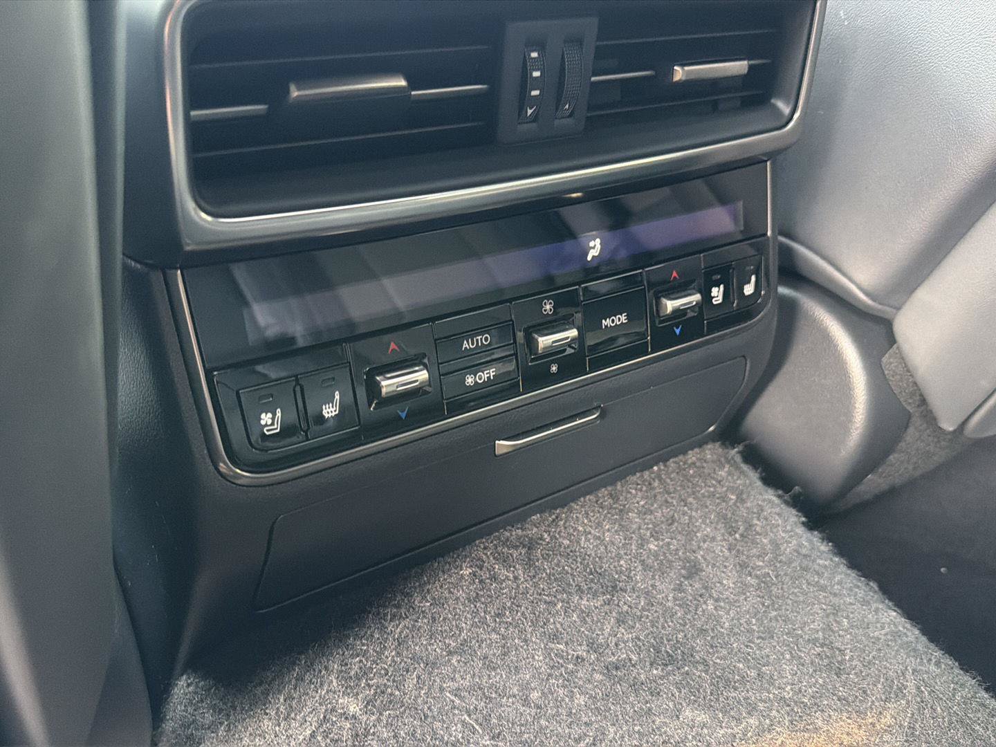 Certified 2025 Lexus LX 700h Overtrail AWD/4WD image 12