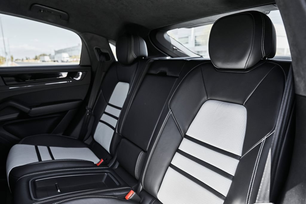 Used 2024 Porsche Cayenne Turbo GT AWD/4WD image 48