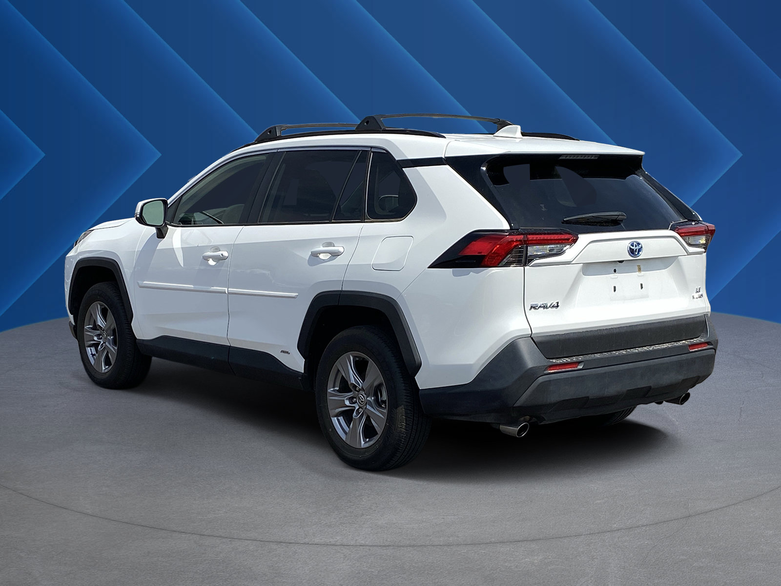 Used 2023 Toyota RAV4 LE AWD/4WD image 5
