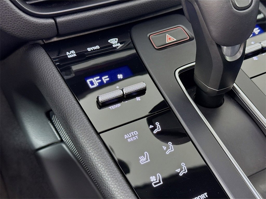 Used 2024 Porsche Macan image 17