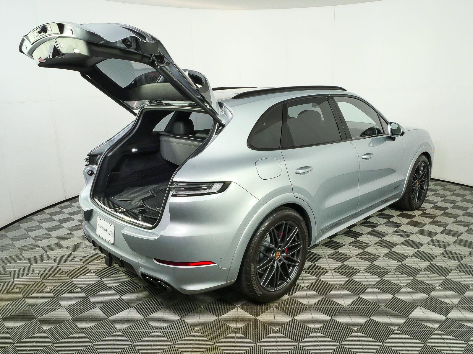 Certified 2025 Porsche Cayenne GTS AWD/4WD image 28